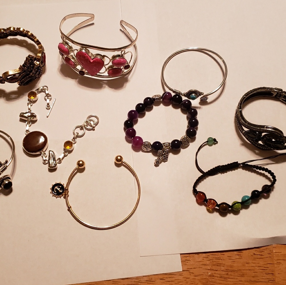 8 gorgeous bracelets/ free gift